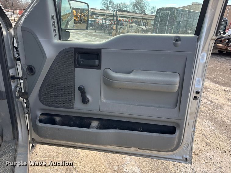 image for item ET4405 2005 Ford F150 Ext. Cab pickup truck