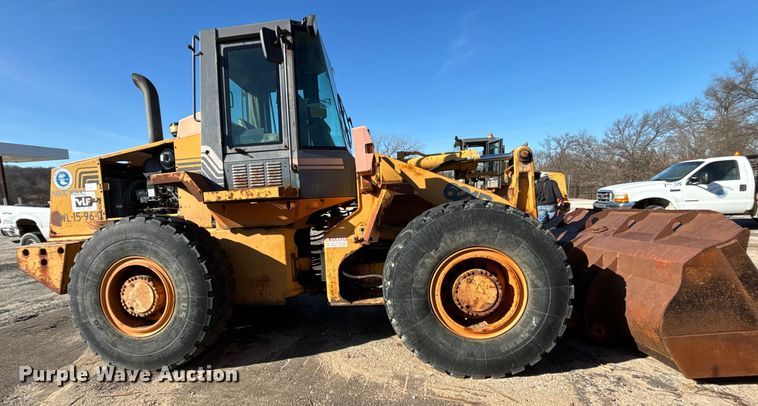 image for item ET4406 1996 Case 621B wheel loader