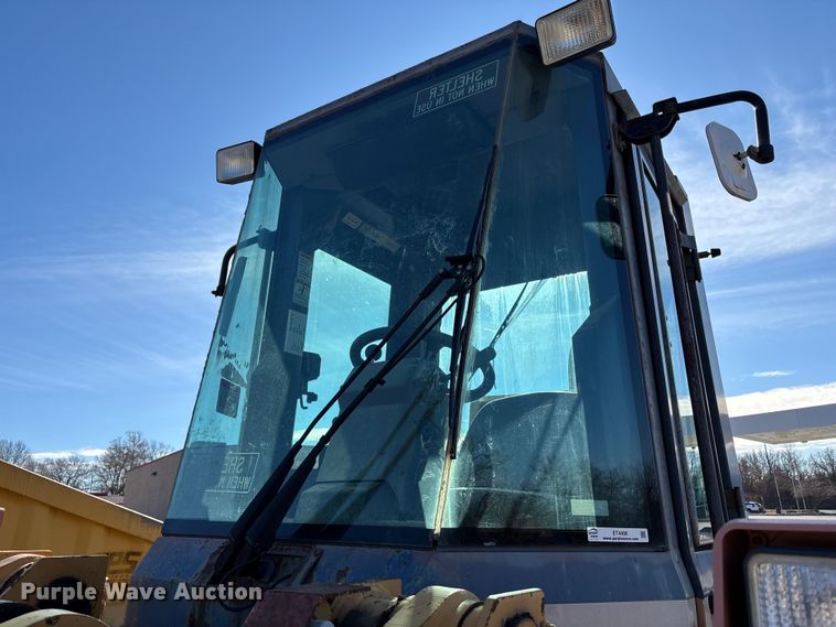 image for item ET4406 1996 Case 621B wheel loader