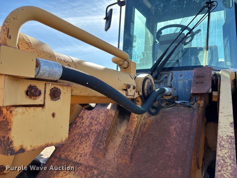 image for item ET4406 1996 Case 621B wheel loader