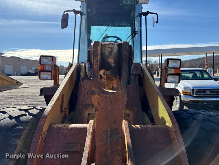 image for item ET4406 1996 Case 621B wheel loader