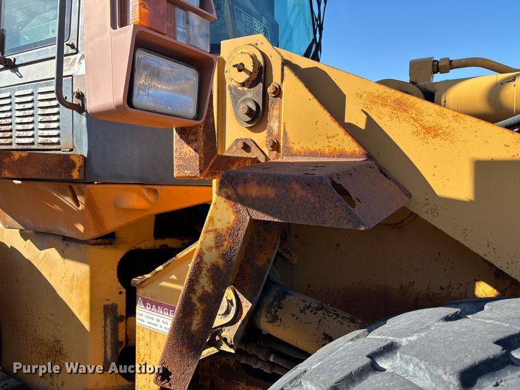 image for item ET4406 1996 Case 621B wheel loader