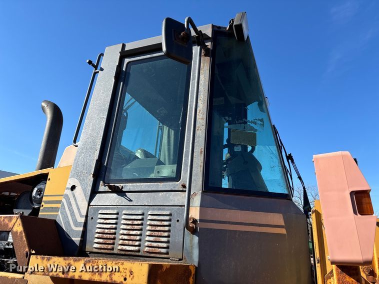 image for item ET4406 1996 Case 621B wheel loader