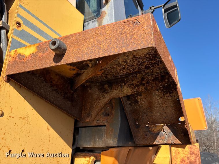 image for item ET4406 1996 Case 621B wheel loader