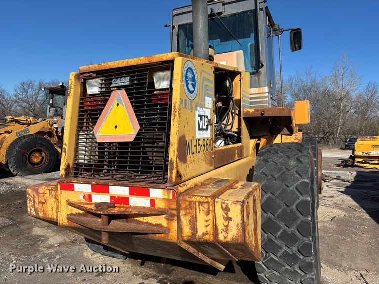 image for item ET4406 1996 Case 621B wheel loader