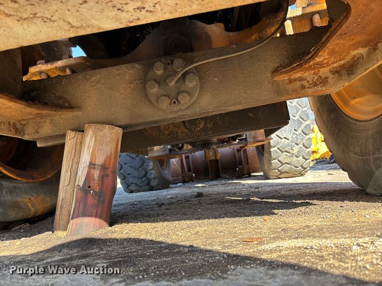 image for item ET4406 1996 Case 621B wheel loader