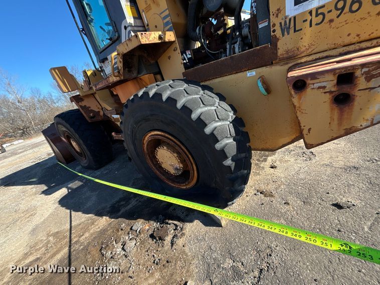 image for item ET4406 1996 Case 621B wheel loader