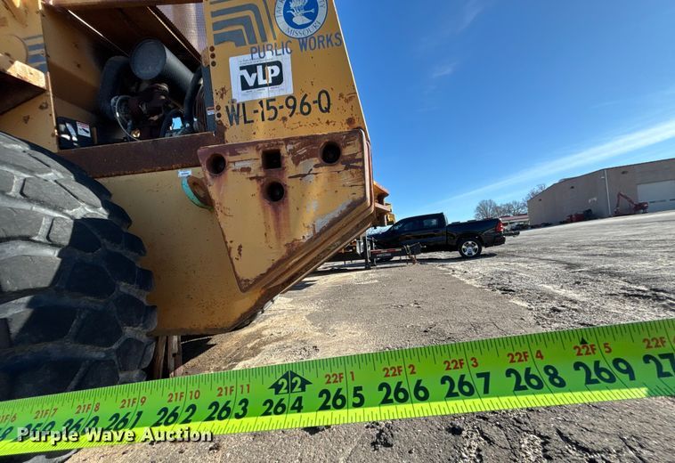 image for item ET4406 1996 Case 621B wheel loader