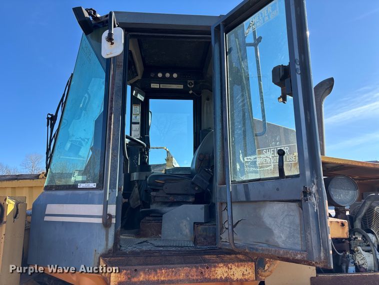 image for item ET4406 1996 Case 621B wheel loader