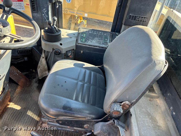 image for item ET4406 1996 Case 621B wheel loader