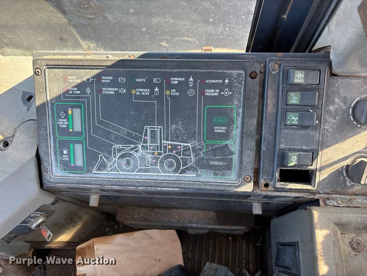 image for item ET4406 1996 Case 621B wheel loader