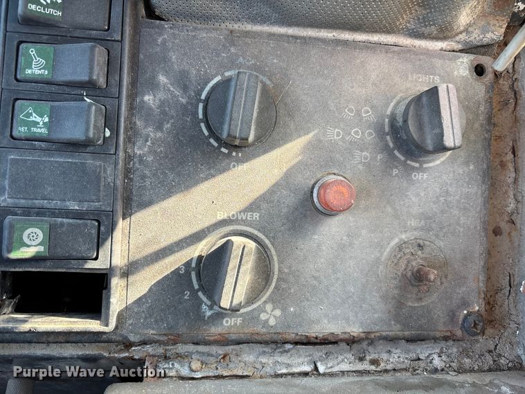 image for item ET4406 1996 Case 621B wheel loader