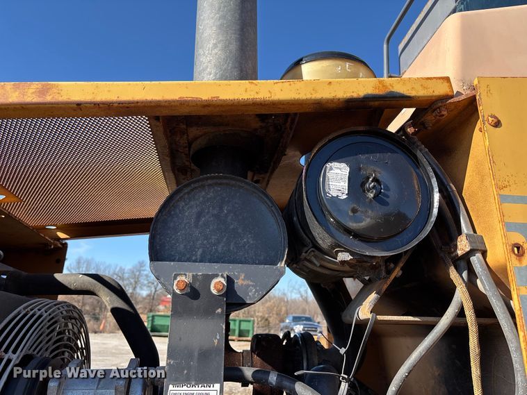 image for item ET4406 1996 Case 621B wheel loader