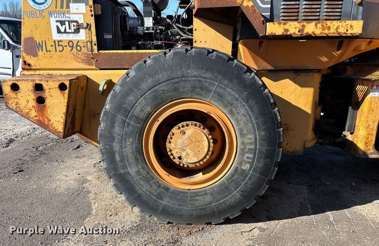 image for item ET4406 1996 Case 621B wheel loader
