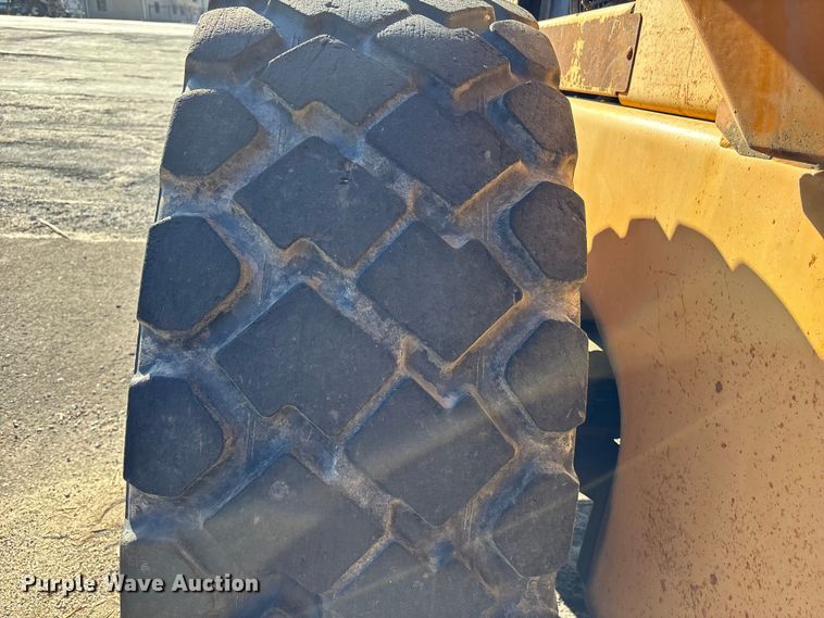 image for item ET4406 1996 Case 621B wheel loader