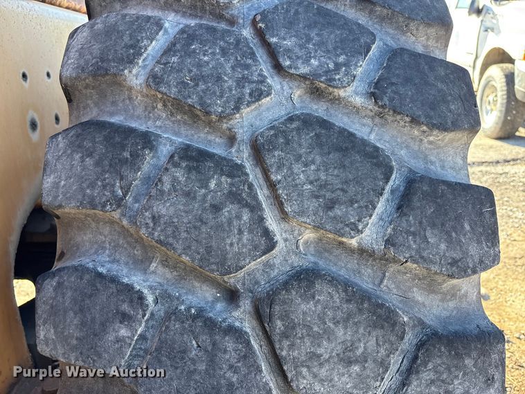 image for item ET4406 1996 Case 621B wheel loader