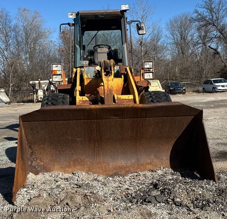 image for item ET4407 1997 Case 621B wheel loader