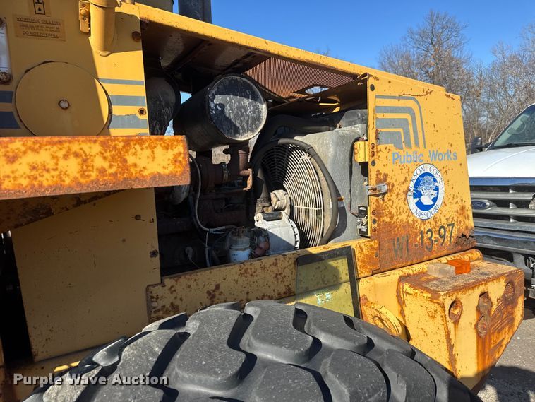 image for item ET4407 1997 Case 621B wheel loader