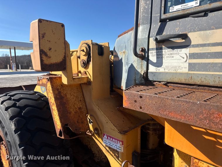 image for item ET4407 1997 Case 621B wheel loader