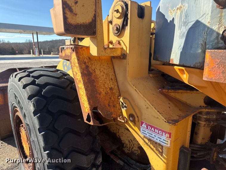 image for item ET4407 1997 Case 621B wheel loader