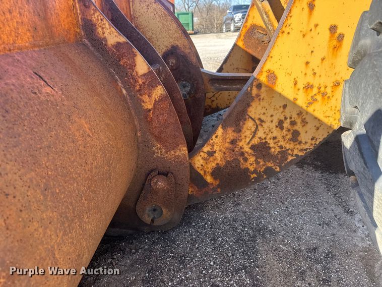 image for item ET4407 1997 Case 621B wheel loader