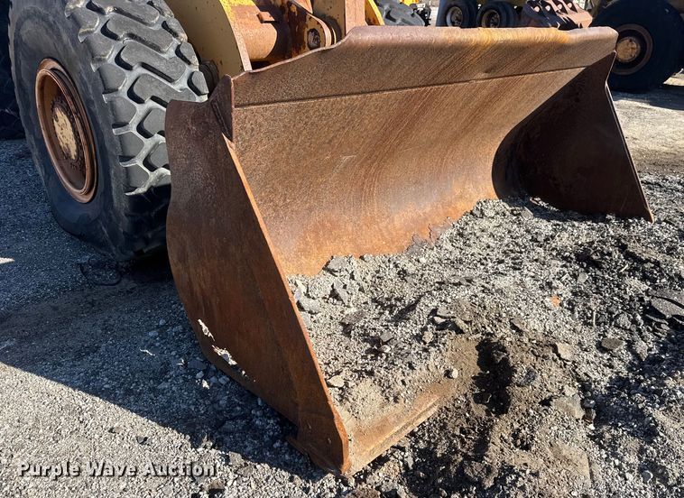 image for item ET4407 1997 Case 621B wheel loader