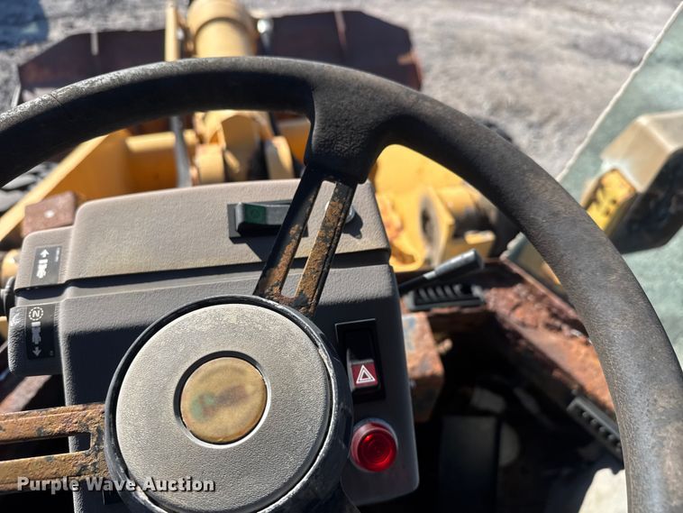 image for item ET4407 1997 Case 621B wheel loader