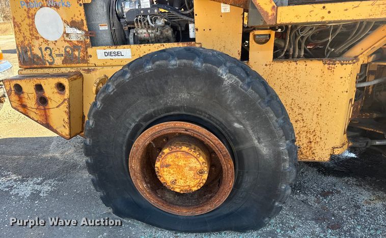 image for item ET4407 1997 Case 621B wheel loader