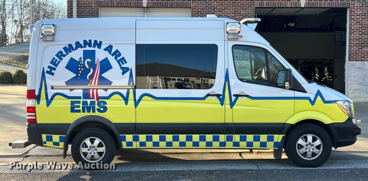 image for item ET6899 2017 Mercedes-Benz Sprinter 2500 ambulance