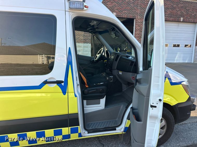 image for item ET6899 2017 Mercedes-Benz Sprinter 2500 ambulance