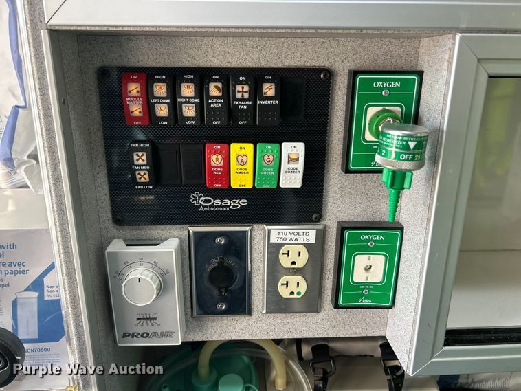 image for item ET6899 2017 Mercedes-Benz Sprinter 2500 ambulance