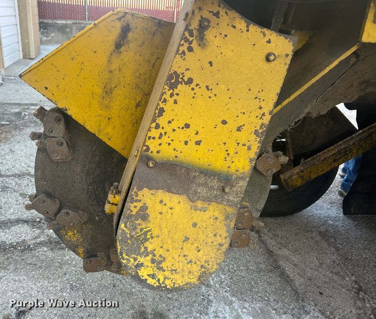 image for item ET6900 Vermeer 665 stump grinder