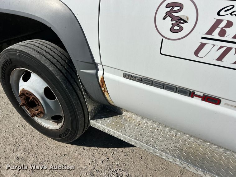 image for item ET6905 2001 GMC Sierra 3500HD SL dump bed pickup truck