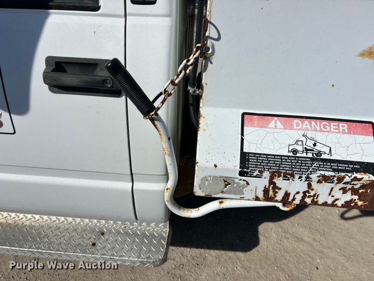 image for item ET6905 2001 GMC Sierra 3500HD SL dump bed pickup truck