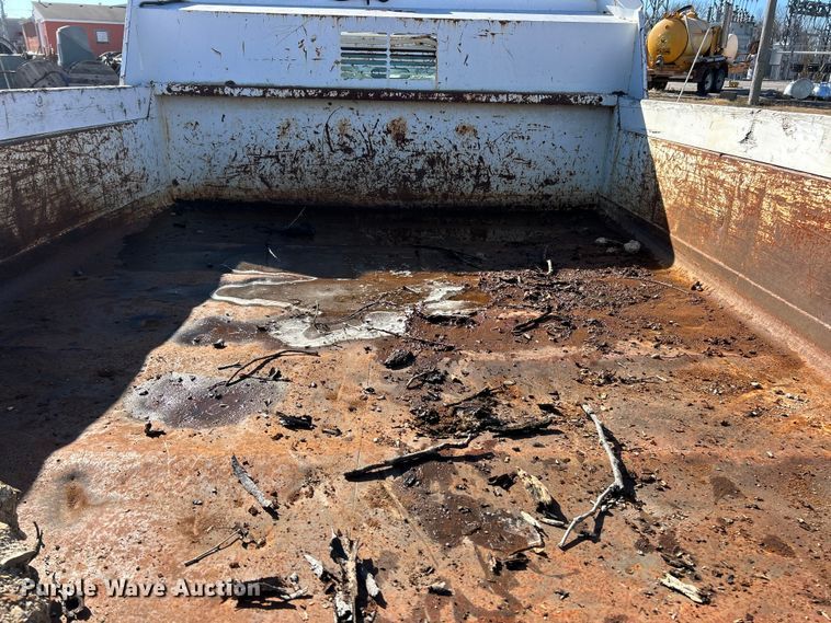 image for item ET6905 2001 GMC Sierra 3500HD SL dump bed pickup truck