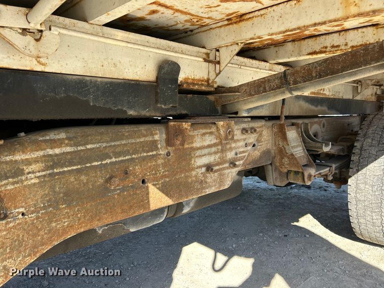 image for item ET6905 2001 GMC Sierra 3500HD SL dump bed pickup truck