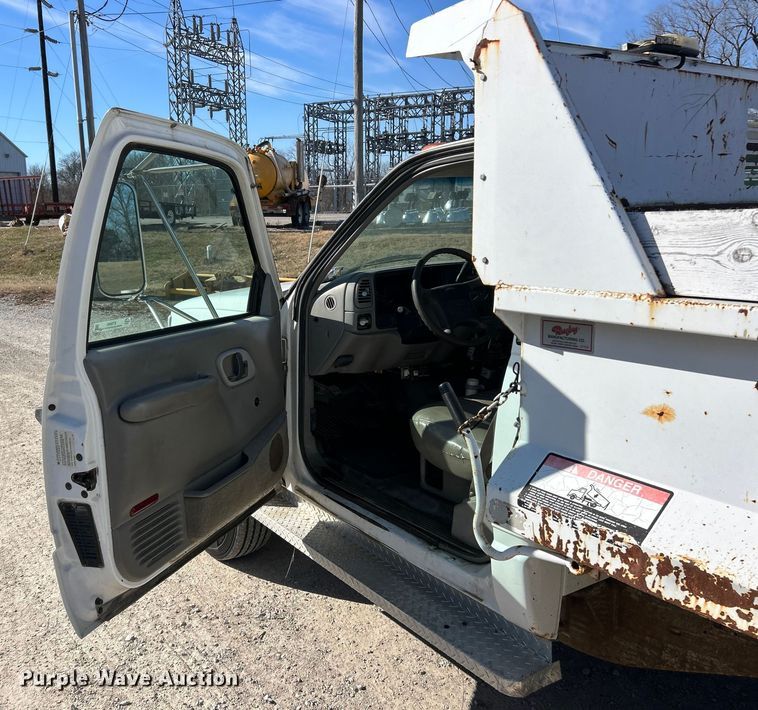 image for item ET6905 2001 GMC Sierra 3500HD SL dump bed pickup truck