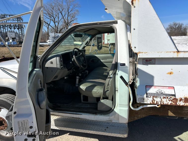 image for item ET6905 2001 GMC Sierra 3500HD SL dump bed pickup truck