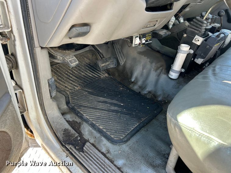 image for item ET6905 2001 GMC Sierra 3500HD SL dump bed pickup truck