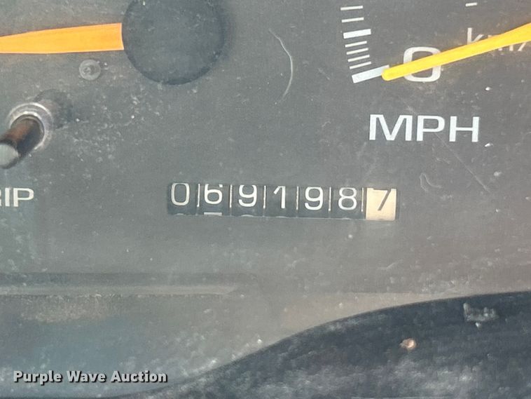 image for item ET6905 2001 GMC Sierra 3500HD SL dump bed pickup truck