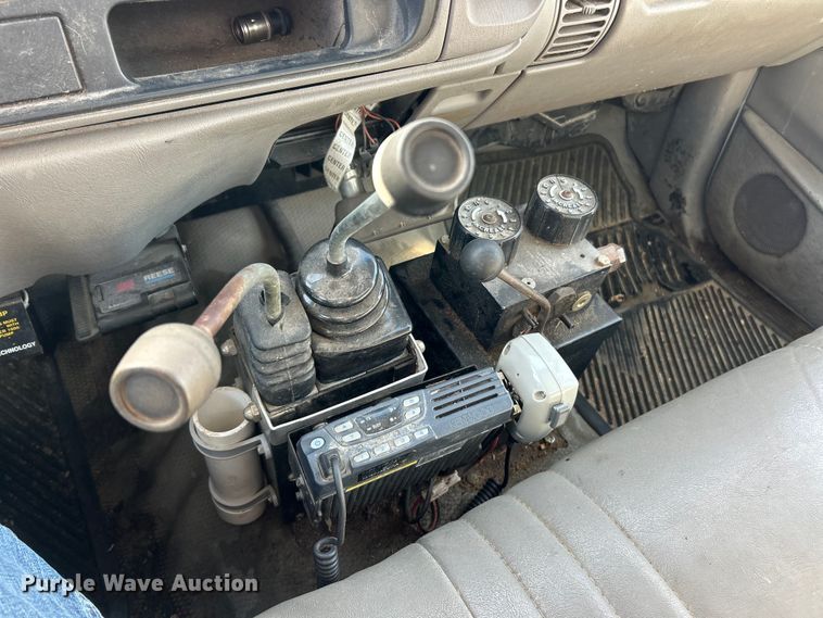 image for item ET6905 2001 GMC Sierra 3500HD SL dump bed pickup truck