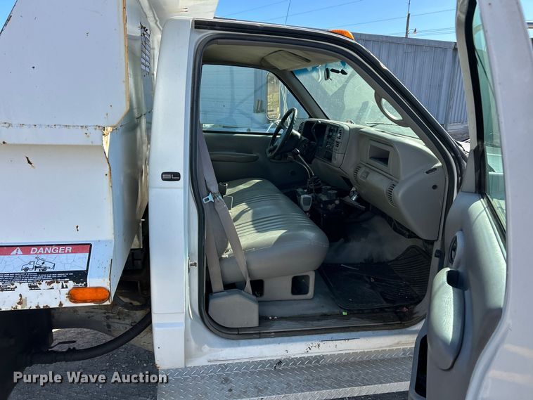 image for item ET6905 2001 GMC Sierra 3500HD SL dump bed pickup truck