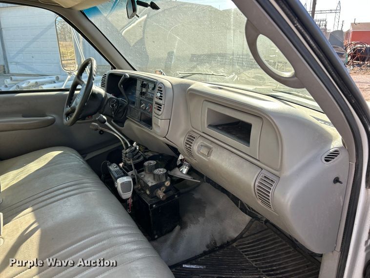 image for item ET6905 2001 GMC Sierra 3500HD SL dump bed pickup truck