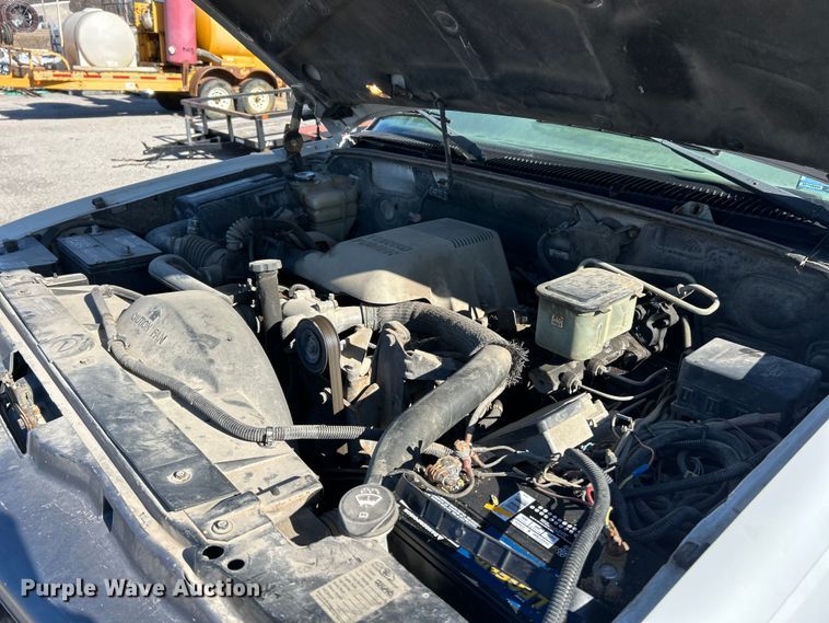 image for item ET6905 2001 GMC Sierra 3500HD SL dump bed pickup truck