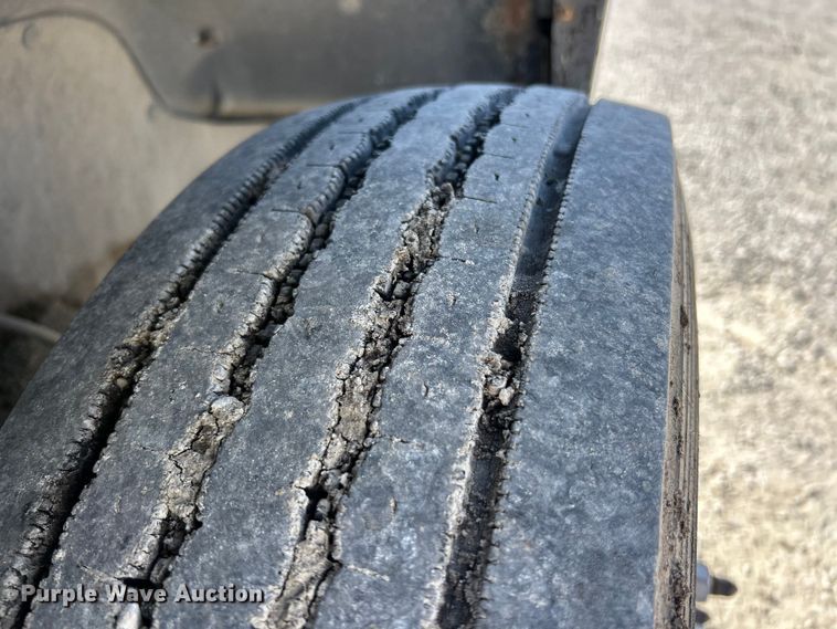 image for item ET6905 2001 GMC Sierra 3500HD SL dump bed pickup truck