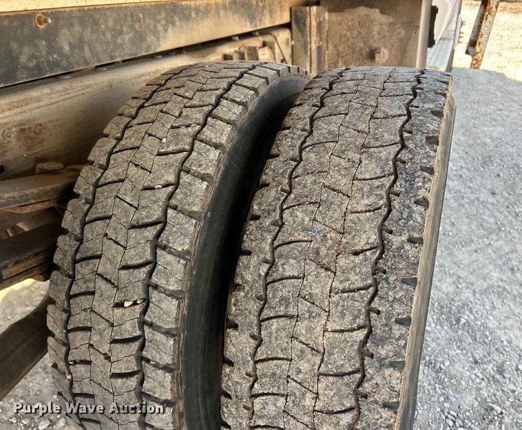 image for item ET6905 2001 GMC Sierra 3500HD SL dump bed pickup truck