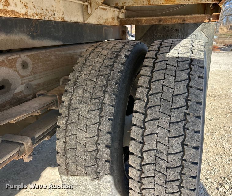 image for item ET6905 2001 GMC Sierra 3500HD SL dump bed pickup truck