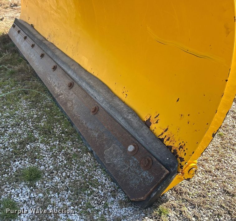 image for item ET6905 2001 GMC Sierra 3500HD SL dump bed pickup truck