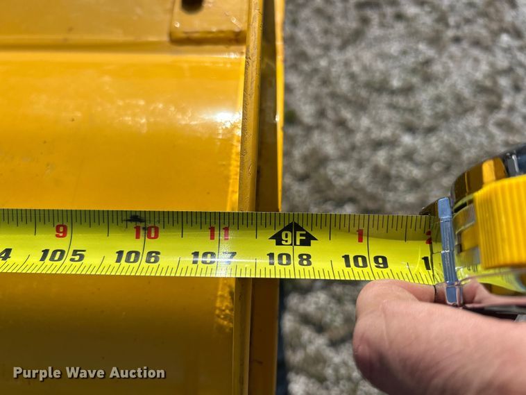 image for item ET6905 2001 GMC Sierra 3500HD SL dump bed pickup truck