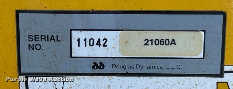 image for item ET6905 2001 GMC Sierra 3500HD SL dump bed pickup truck